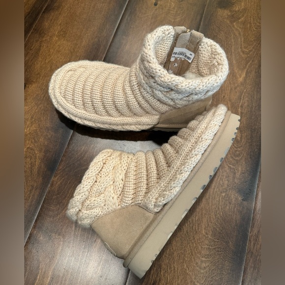 UGG Classic Mini Chunky Knit Boots NWOT - Picture 16 of 16